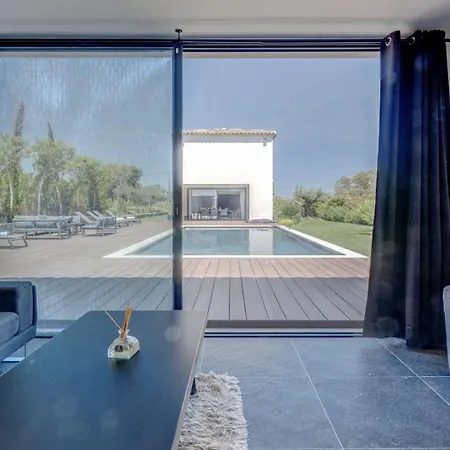 Moira Vila Saint Tropez