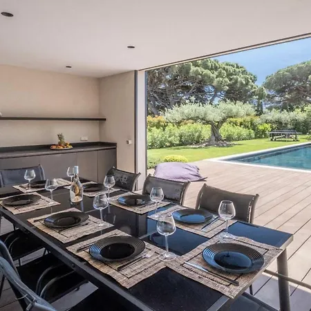 Moira Villa *