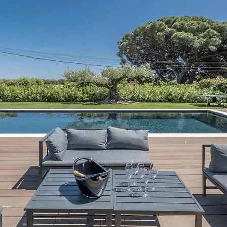 Moira Saint-Tropez